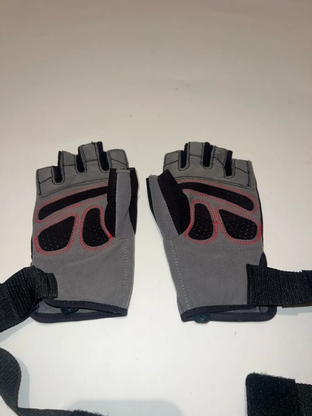 Nike Women’s Core Max Workout Fingerless Gloves, size Medium